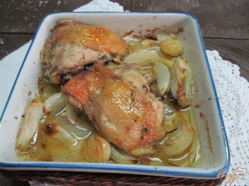 Фото приготовление рецепта: Запеченные куриные бедра с соусом айоли шаг №5