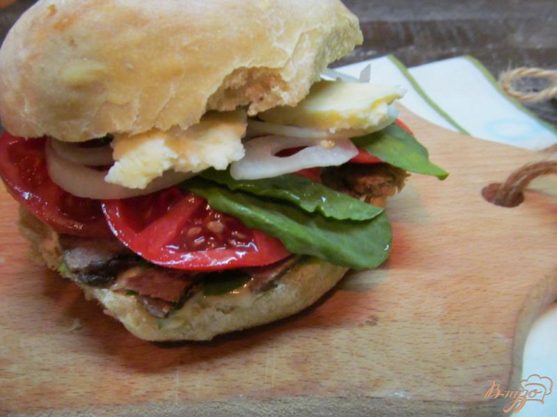 Фото приготовление рецепта: Сэндвич с варенной телятиной и сыром фета шаг №6