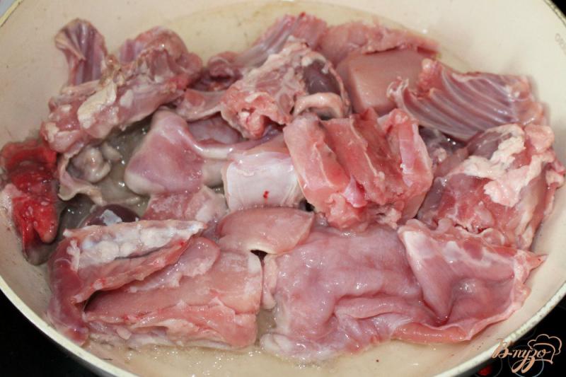 Фото приготовление рецепта: Мясо кролика с капустой и яблоком шаг №1