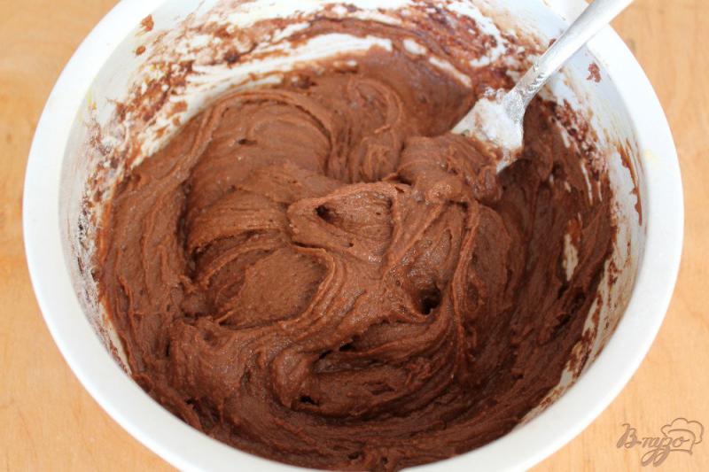 Фото приготовление рецепта: Песочное печенье с имбирем и какао шаг №5