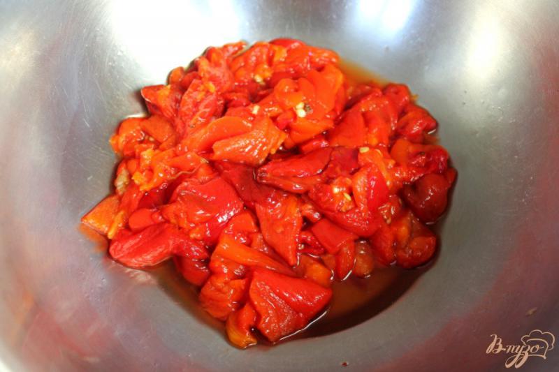 Фото приготовление рецепта: Острый салат из печеных овощей и помидоров черри шаг №2