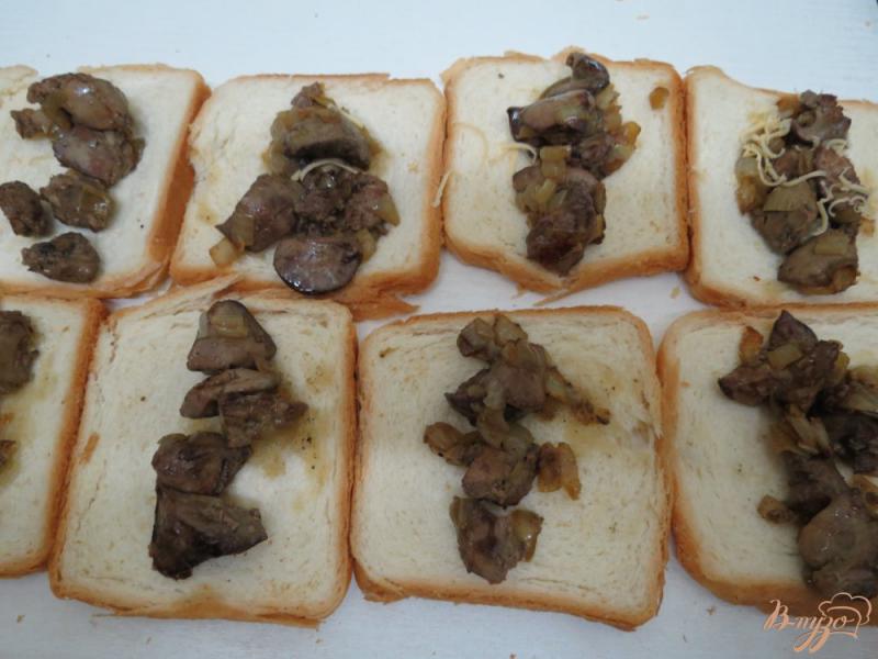 Фото приготовление рецепта: Горячие бутерброды с печенью шаг №6
