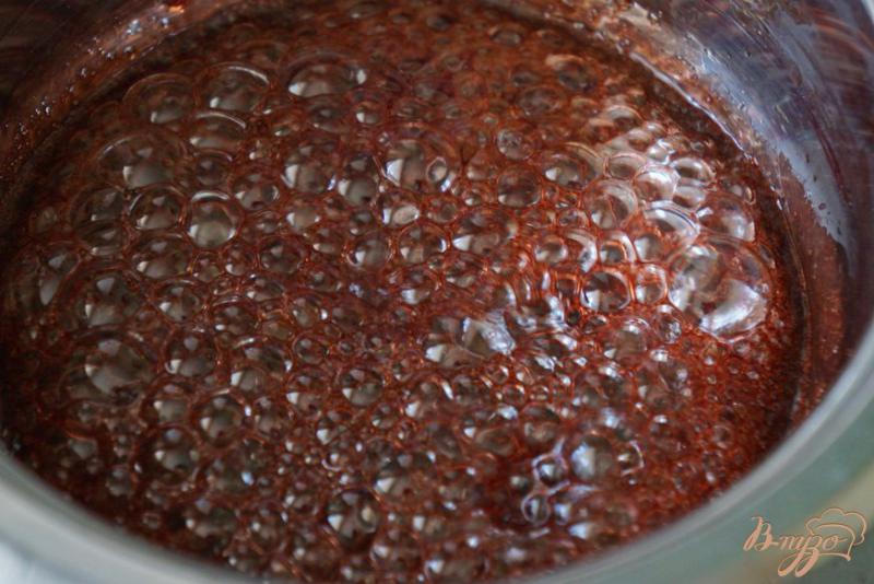 Фото приготовление рецепта: Тартар из нектарина с ягодно-бальзамической карамелью шаг №7