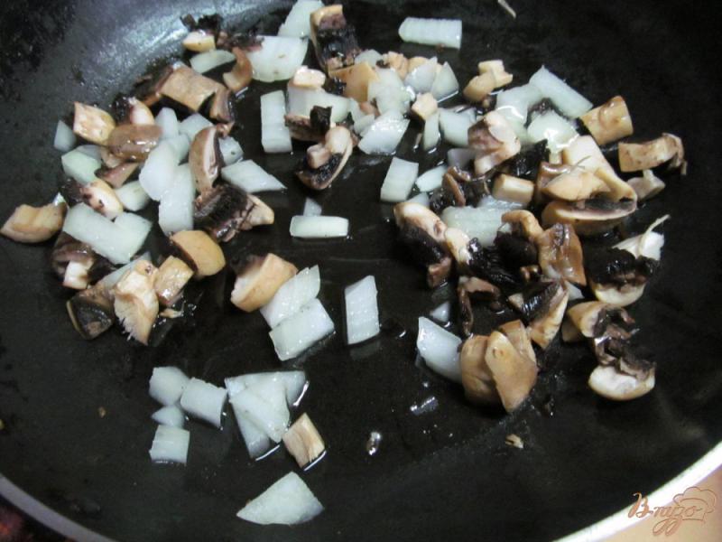 Фото приготовление рецепта: Картофель с грибами и курицей шаг №2