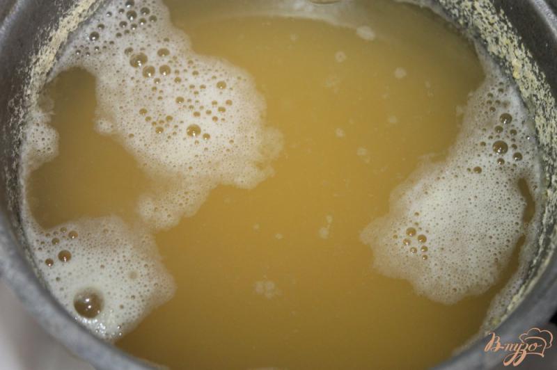 Фото приготовление рецепта: Гороховый суп с копченым куриным филе шаг №3