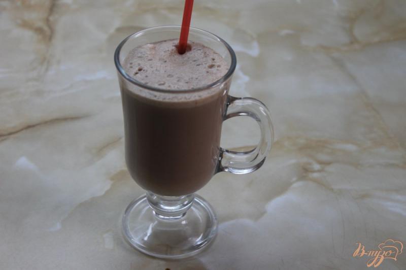 Фото приготовление рецепта: Молочный коктейль с кофе шаг №5