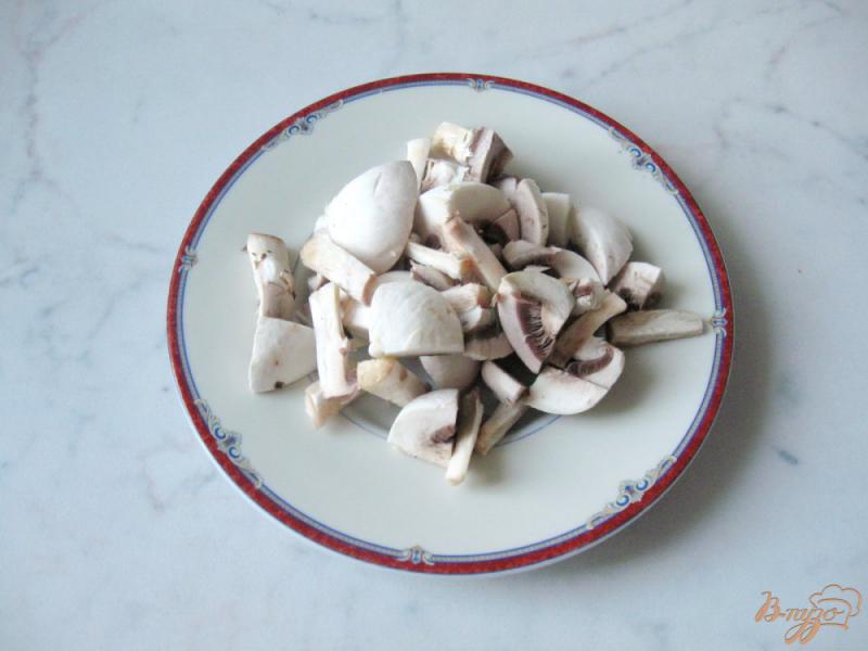 Фото приготовление рецепта: Овощи с курицей и грибами в горшочке. шаг №4