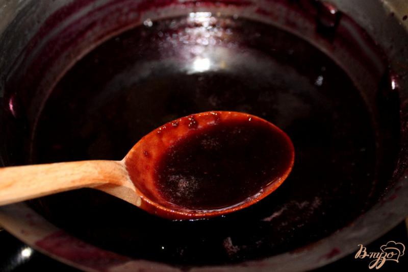 Фото приготовление рецепта: Черный виноградный джем шаг №6