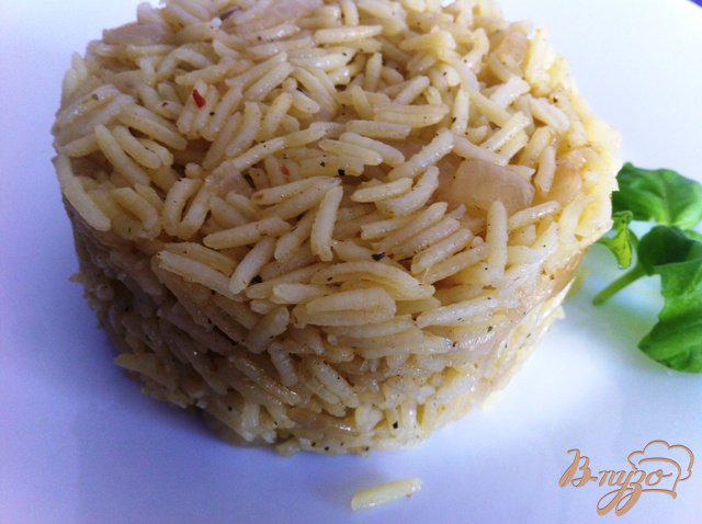 Фото приготовление рецепта: Жареный рис с луком шаг №8