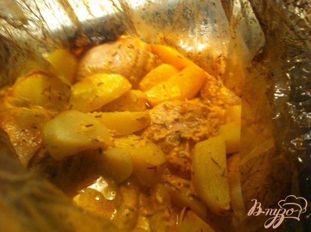Фото приготовление рецепта: Запеченный картофель с курицей шаг №6