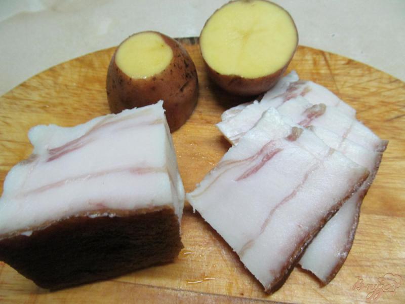 Фото приготовление рецепта: Шашлык из картофеля с салом шаг №1