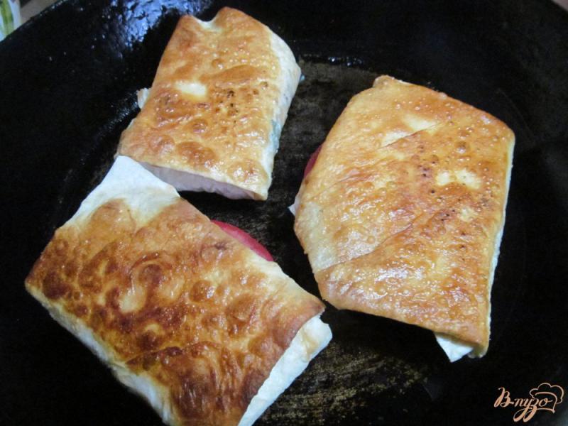 Фото приготовление рецепта: Бутерброды из лаваша шаг №5