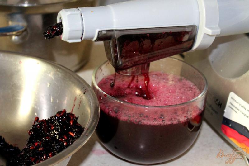Фото приготовление рецепта: Сок виноградный на зиму шаг №3