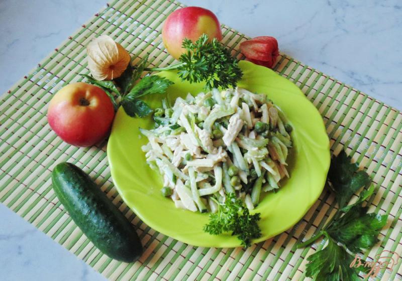 Фото приготовление рецепта: Фруктово-овощной салат с грибами. шаг №9