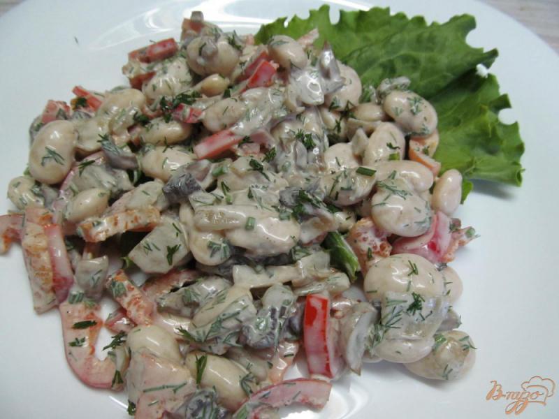 Фото приготовление рецепта: Салат с фасолью и грибами шаг №5
