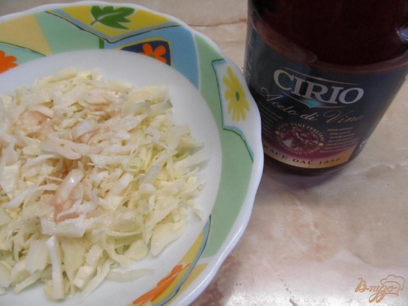 Фото приготовление рецепта: Зимний салат из капусты и цуккини шаг №1