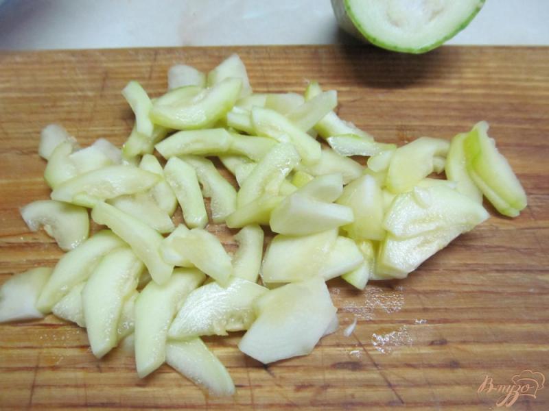 Фото приготовление рецепта: Зимний салат из капусты и цуккини шаг №2