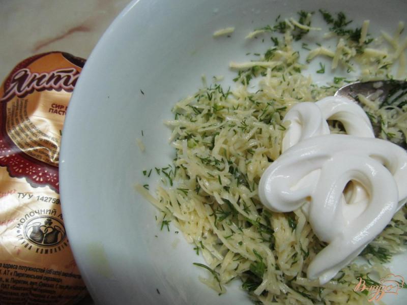 Фото приготовление рецепта: Салат с сырными шариками шаг №5