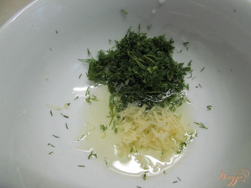 Фото приготовление рецепта: Салат с сырными шариками шаг №4