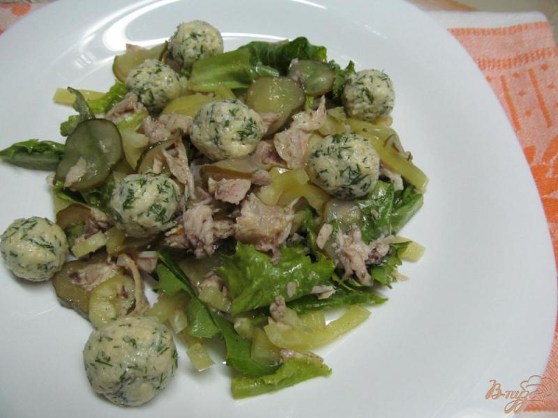 Фото приготовление рецепта: Салат с сырными шариками шаг №6