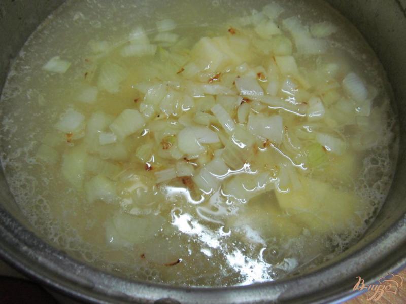 Фото приготовление рецепта: Суп-пюре из картофеля риса и щавеля шаг №4