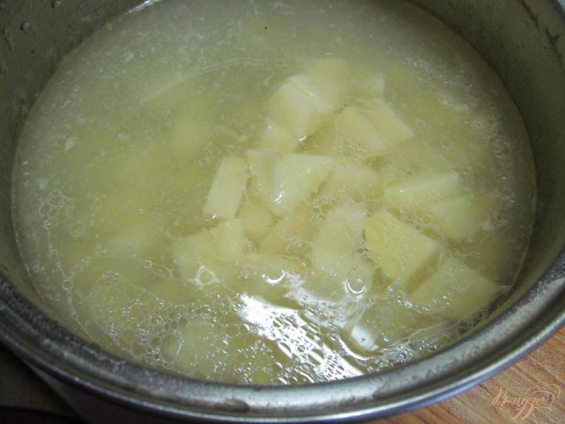 Фото приготовление рецепта: Суп-пюре из картофеля риса и щавеля шаг №3