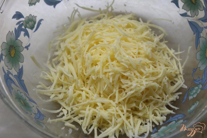 Фото приготовление рецепта: Сырные палочки с лаваша в кляре шаг №2