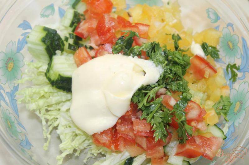 Фото приготовление рецепта: Шаурма с овощным салатом и охотничьей колбаской шаг №4