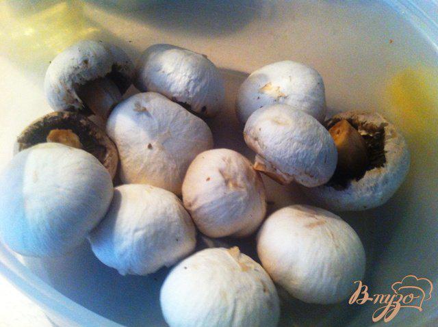 Фото приготовление рецепта: Салат из птицы с грибами шаг №2