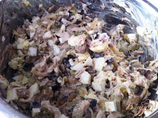 Фото приготовление рецепта: Салат из птицы с грибами шаг №10