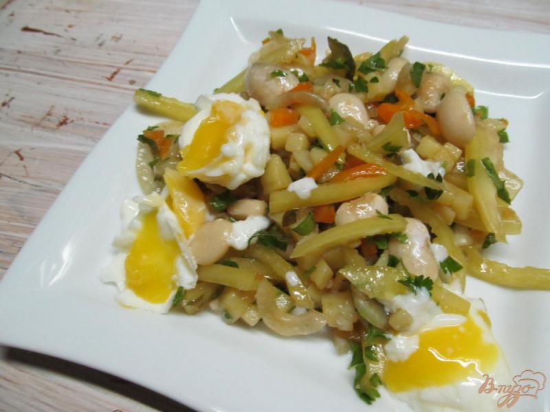 Фото приготовление рецепта: Салат из фасоли с печенным картофелем и перцем шаг №5