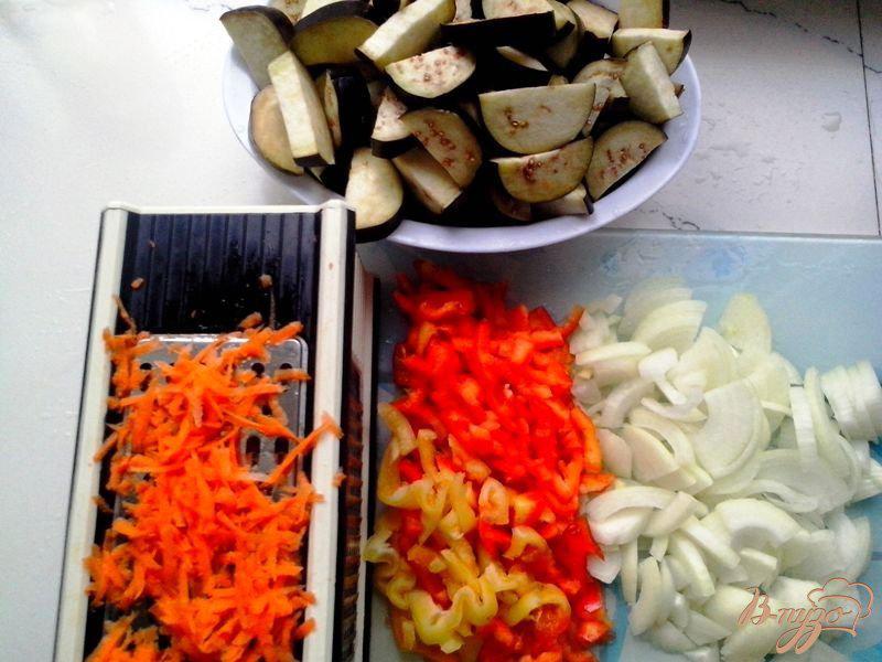Фото приготовление рецепта: Маринованные баклажаны с овощами шаг №2