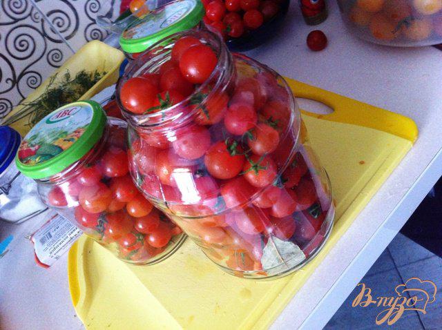Фото приготовление рецепта: Маринованные помидоры черри с перцем шаг №4