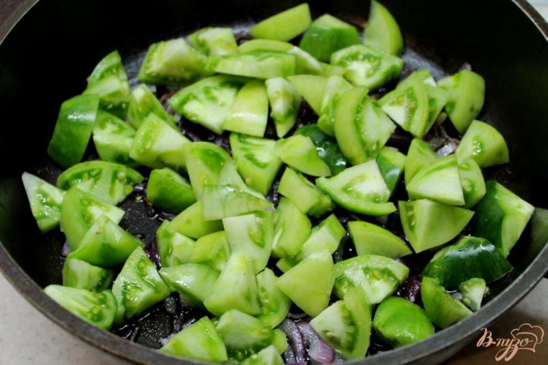 Фото приготовление рецепта: Овощное рагу из зеленых помидор и болгарского перца шаг №2