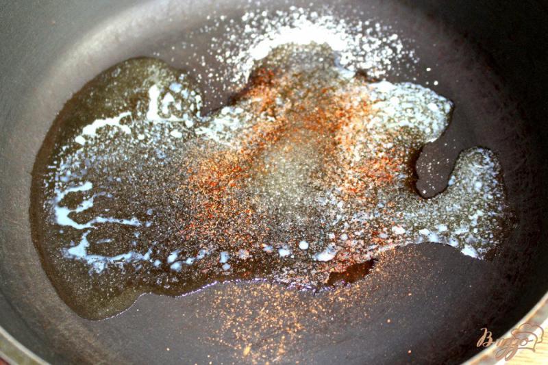 Фото приготовление рецепта: Карамелизированная груша фаршированная сладким творогом шаг №2