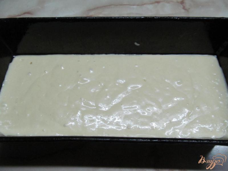 Фото приготовление рецепта: Пышный кекс на кефире шаг №6