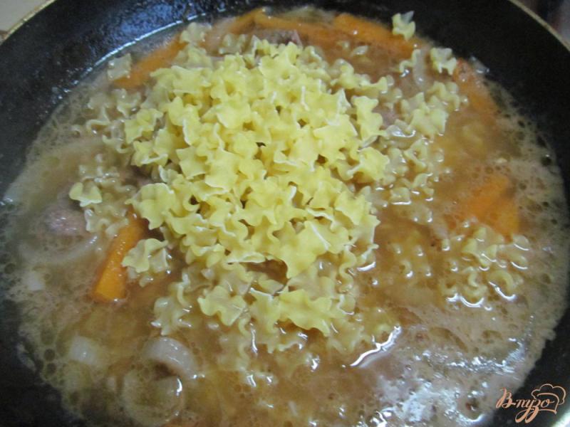 Фото приготовление рецепта: Телятина в макаронах с фасолью шаг №5