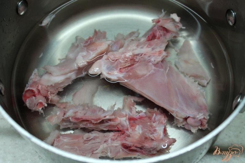 Фото приготовление рецепта: Суп из корнеплодов с мясом кролика шаг №1
