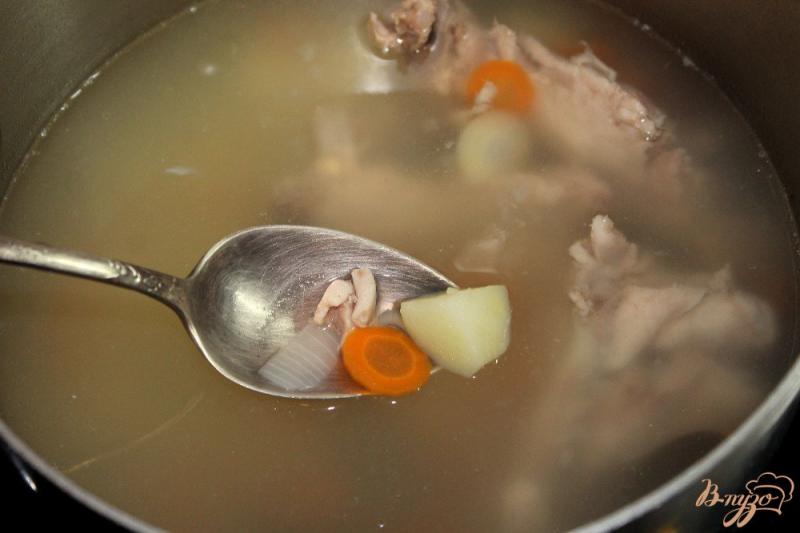 Фото приготовление рецепта: Суп из корнеплодов с мясом кролика шаг №6