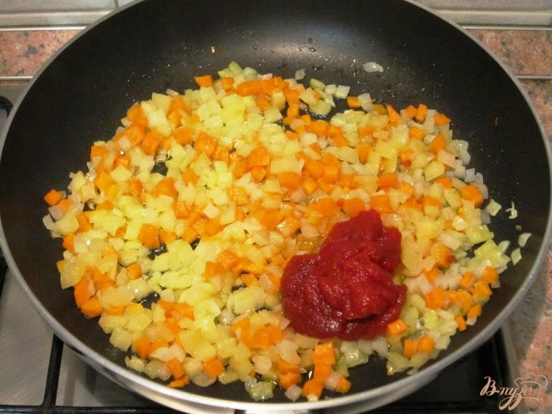 Фото приготовление рецепта: Суп с оливками и курицей шаг №7