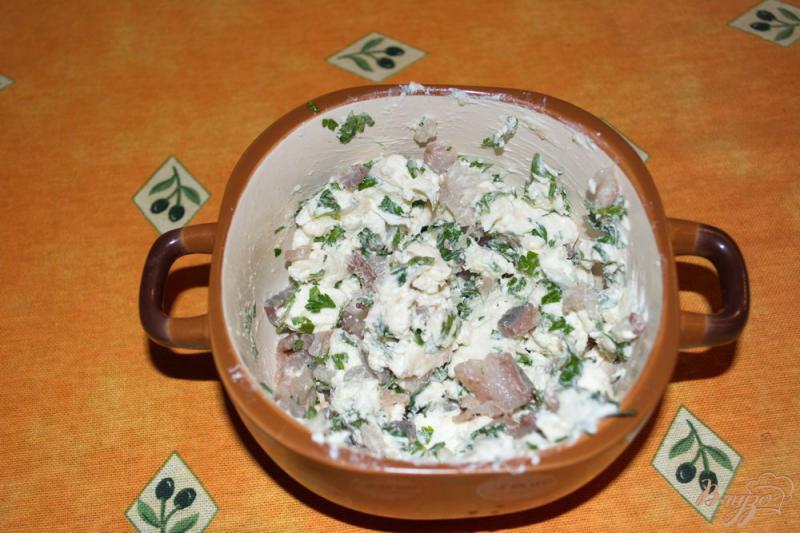 Фото приготовление рецепта: Закуска из блинов с селедкой шаг №6