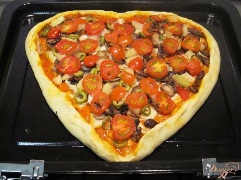 Фото приготовление рецепта: Пицца-сердце шаг №11