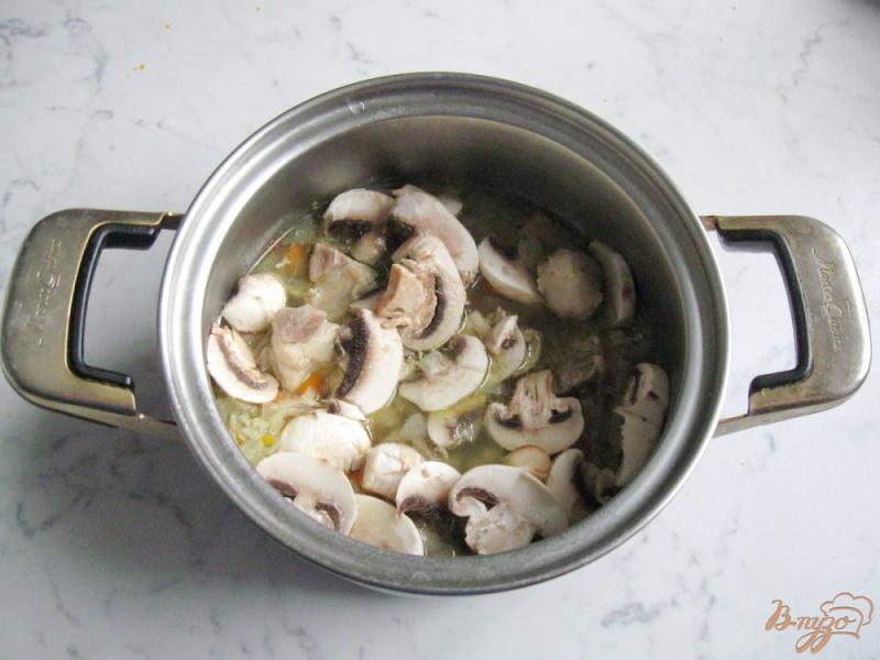 Фото приготовление рецепта: Спагетти  в соусе из свинины шаг №4