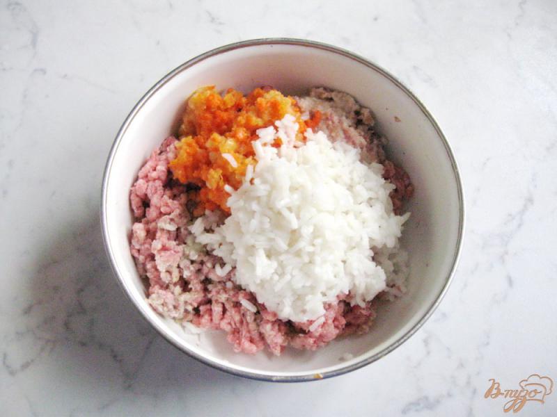 Фото приготовление рецепта: Котлеты с морковью и рисом шаг №3