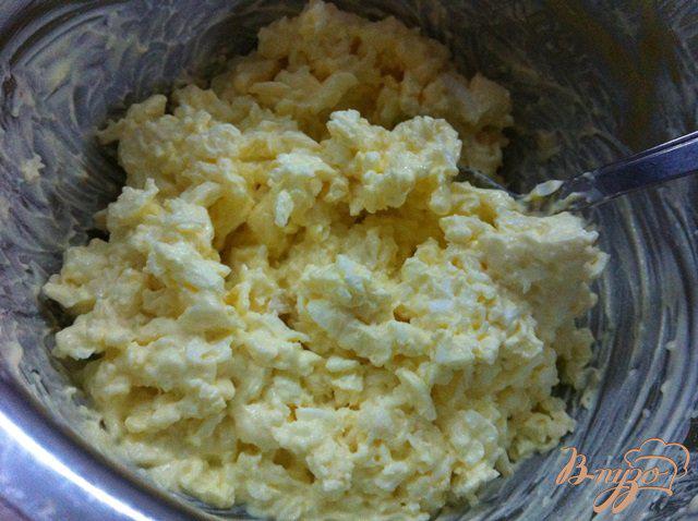 Фото приготовление рецепта: Закуска с сырным салатом шаг №3