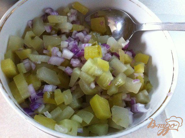 Фото приготовление рецепта: Салат овощной с колбасой шаг №3