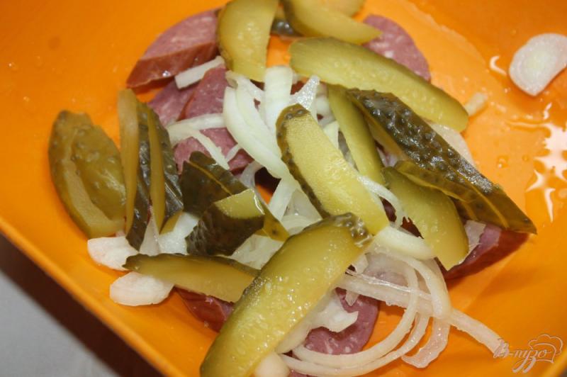 Фото приготовление рецепта: Салат с картофеля и охотничьих колбасок шаг №4
