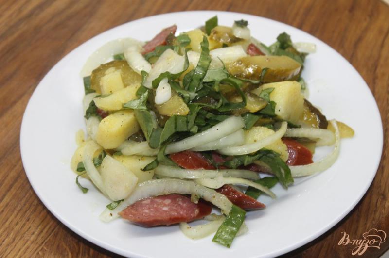 Фото приготовление рецепта: Салат с картофеля и охотничьих колбасок шаг №7