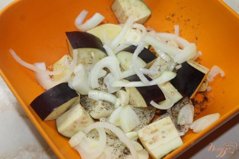 Фото приготовление рецепта: Картофель запеченный с кукурузой и овощами шаг №4