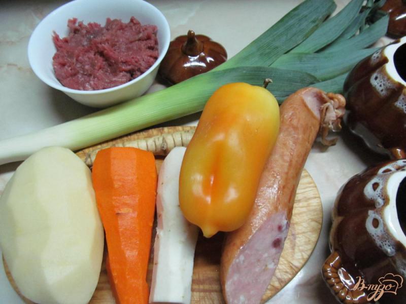 Фото приготовление рецепта: Фрикадельки с овощами в горшочках шаг №1